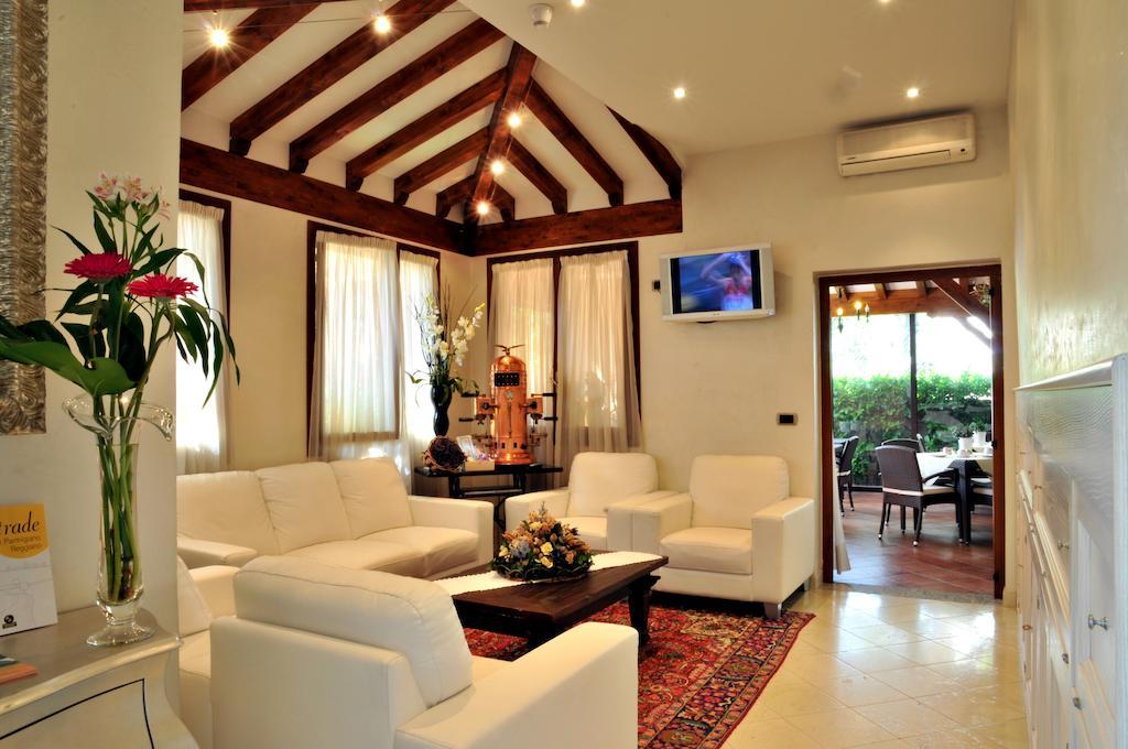 Hotel Ferro Di Cavallo Павулло-нель-Фриньяно Экстерьер фото